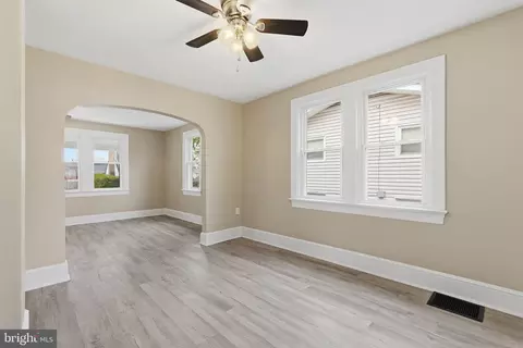 Living - 517 Dunlap St, Winchester, VA 22601 photo 7 of 7
