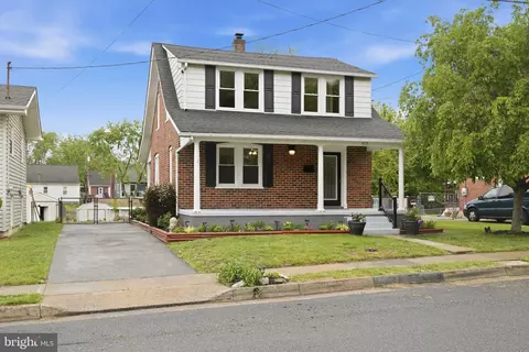 Exterior - 517 Dunlap St, Winchester, VA 22601 photo 2 of 6