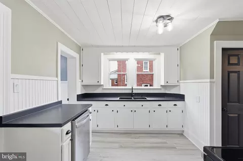 Kitchen - 517 Dunlap St, Winchester, VA 22601 photo 1 of 3