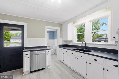 Kitchen - 517 Dunlap St, Winchester, VA 22601 photo 3 of 3