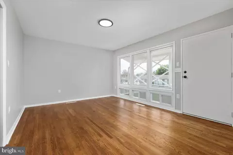Living - 420 E Pall Mall St, Winchester, VA 22601 photo 4 of 5