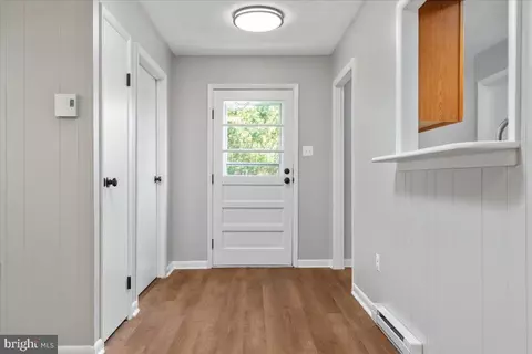 Entry Way - 420 E Pall Mall St, Winchester, VA 22601 photo 3 of 4