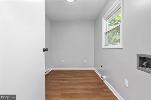 Entry Way - 420 E Pall Mall St, Winchester, VA 22601 photo 4 of 4