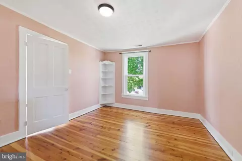 Bedroom - 802 E Cork St, Winchester, VA 22601 photo 5 of 6