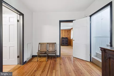 Entry Way - 802 E Cork St, Winchester, VA 22601 photo 4 of 10
