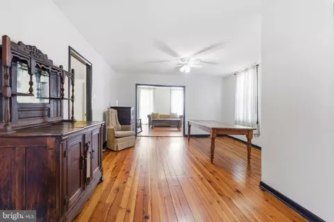 Entry Way - 802 E Cork St, Winchester, VA 22601 photo 7 of 10