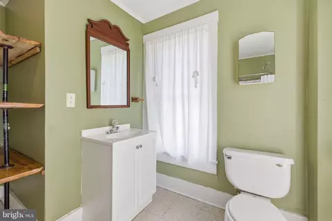 Bath - 802 E Cork St, Winchester, VA 22601 photo 3 of 4