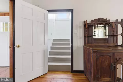 Entry Way - 802 E Cork St, Winchester, VA 22601 photo 5 of 10