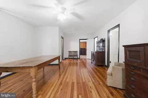 Entry Way - 802 E Cork St, Winchester, VA 22601 photo 3 of 10