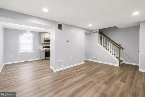 Living - 711 E Cork St, Winchester, VA 22601 photo 2 of 4