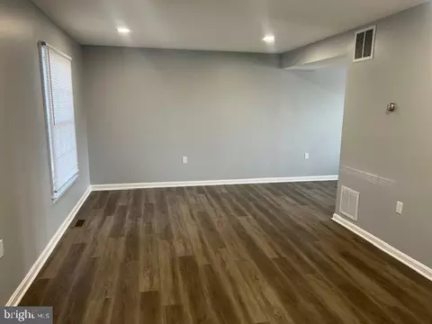 Living - 711 E Cork St, Winchester, VA 22601 photo 2 of 4