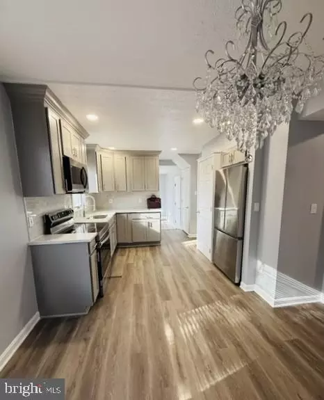 Entry Way - 711 E Cork St, Winchester, VA 22601 photo 4 of 6