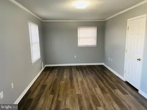 Living - 711 E Cork St, Winchester, VA 22601 photo 4 of 4