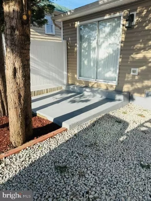 Exterior - 711 E Cork St, Winchester, VA 22601 photo 2 of 4