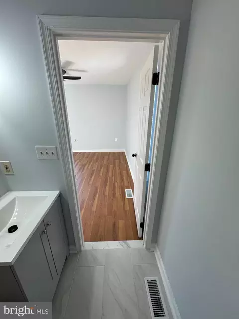 Entry Way - 419 Summit Ave, Winchester, VA 22601 photo 9 of 21