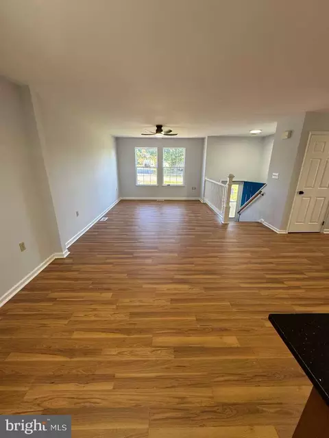 Living - 419 Summit Ave, Winchester, VA 22601 photo 1 of 4