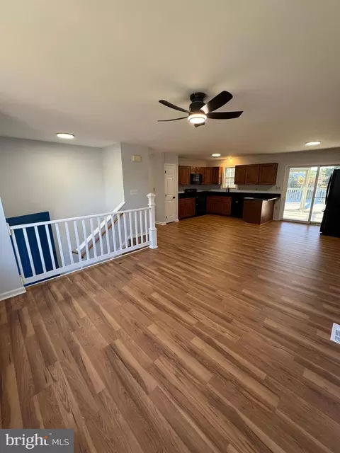 Living - 419 Summit Ave, Winchester, VA 22601 photo 4 of 4