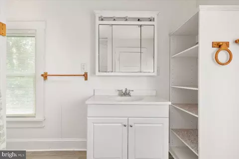 Bath - 307 12 E Piccadilly St, Winchester, VA 22601 photo 2 of 2