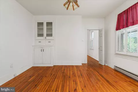 Living - 307 12 E Piccadilly St, Winchester, VA 22601 photo 5 of 5