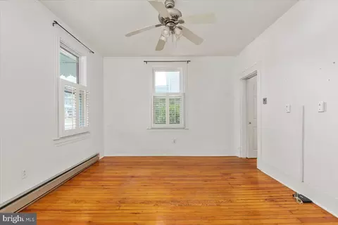 Living - 307 12 E Piccadilly St, Winchester, VA 22601 photo 1 of 5