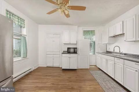 Entry Way - 307 12 E Piccadilly St, Winchester, VA 22601 photo 3 of 8
