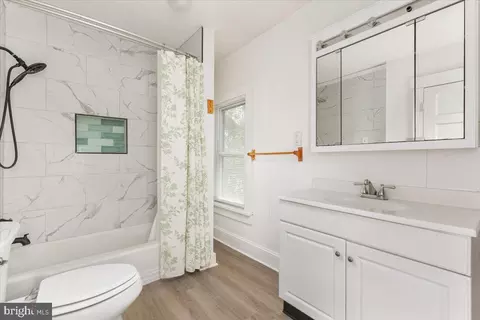Bath - 307 12 E Piccadilly St, Winchester, VA 22601 photo 1 of 2