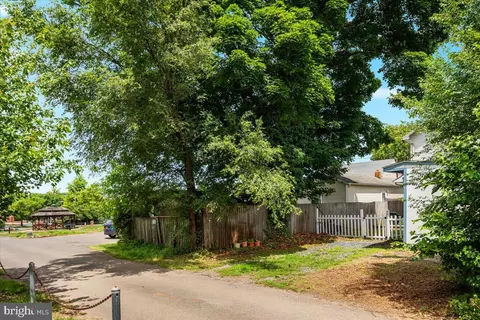 Exterior - 307 12 E Piccadilly St, Winchester, VA 22601 photo 6 of 7