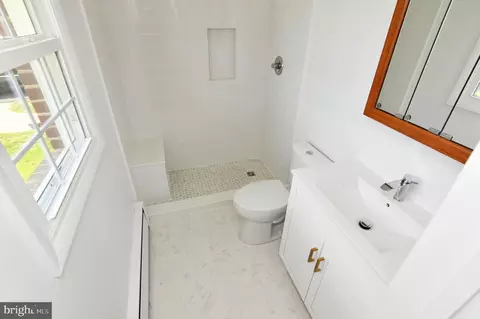 Bath - 437 Beechcroft Rd, Winchester, VA 22601 photo 1 of 2