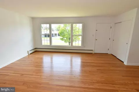 Living - 437 Beechcroft Rd, Winchester, VA 22601 photo 3 of 7