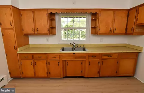 Kitchen - 437 Beechcroft Rd, Winchester, VA 22601 photo 2 of 4