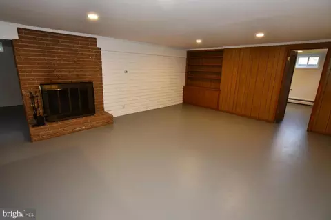 Living - 437 Beechcroft Rd, Winchester, VA 22601 photo 6 of 7