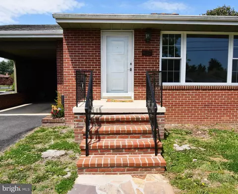 Exterior - 437 Beechcroft Rd, Winchester, VA 22601 photo 1 of 4