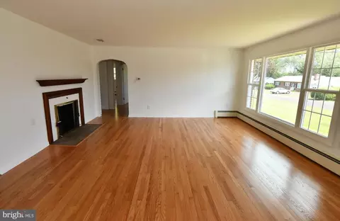 Living - 437 Beechcroft Rd, Winchester, VA 22601 photo 1 of 7