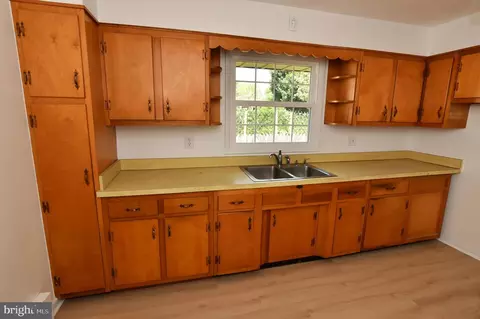 Kitchen - 437 Beechcroft Rd, Winchester, VA 22601 photo 3 of 4