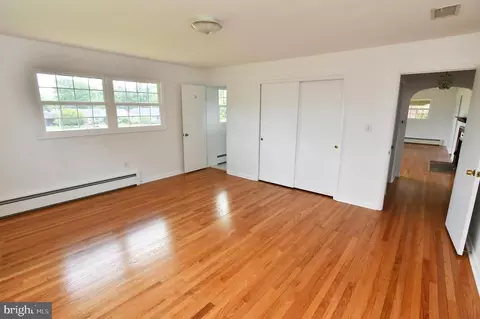 Bedroom - 437 Beechcroft Rd, Winchester, VA 22601 photo 2 of 6