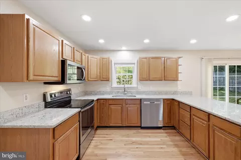 Kitchen - 620 Crystal Ct, Winchester, VA 22601 photo 2 of 5