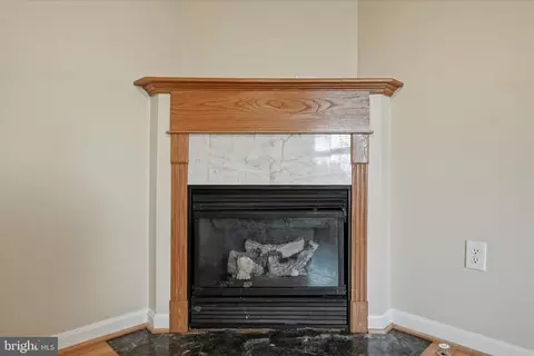 Living - 620 Crystal Ct, Winchester, VA 22601 photo 2 of 5