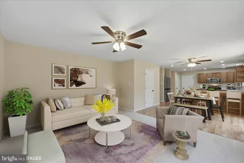 Living - 620 Crystal Ct, Winchester, VA 22601 photo 5 of 5