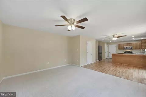 Living - 620 Crystal Ct, Winchester, VA 22601 photo 3 of 5