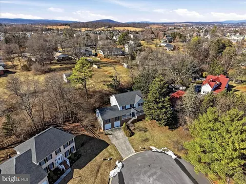View/Area - 620 Crystal Ct, Winchester, VA 22601 photo 4 of 13