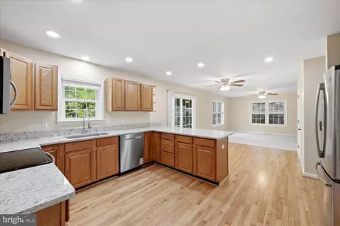 Kitchen - 620 Crystal Ct, Winchester, VA 22601 photo 3 of 5