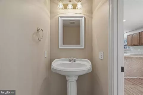Entry Way - 620 Crystal Ct, Winchester, VA 22601 photo 5 of 6
