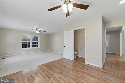 Living - 620 Crystal Ct, Winchester, VA 22601 photo 4 of 5
