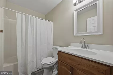 Bath - 620 Crystal Ct, Winchester, VA 22601 photo 1 of 2