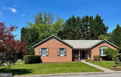 654 Treys Dr, Winchester, VA 22601