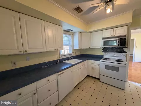 Kitchen - 540 Bellview Ave, Winchester, VA 22601 photo 1 of 2