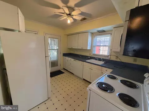 Kitchen - 540 Bellview Ave, Winchester, VA 22601 photo 2 of 2