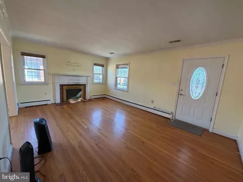Living - 540 Bellview Ave, Winchester, VA 22601 photo 1 of 5