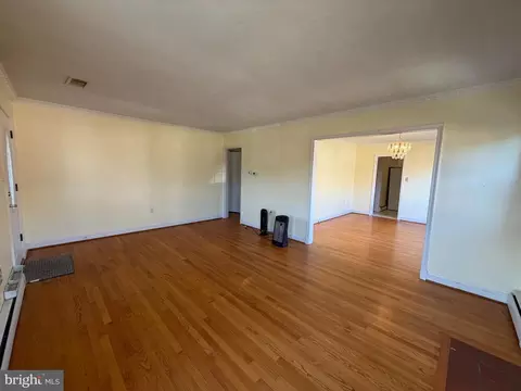 Living - 540 Bellview Ave, Winchester, VA 22601 photo 4 of 5