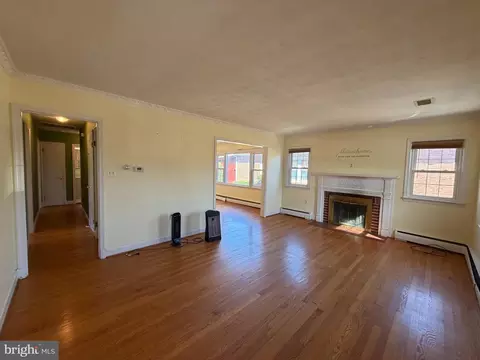 Living - 540 Bellview Ave, Winchester, VA 22601 photo 2 of 5